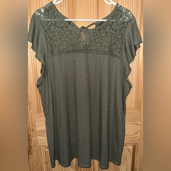 Plus Size TORRID OLIVE GREEN TEXTURED TIE-BACK LACE YOKE SMOCKED TOP - Picture 3 of 6